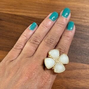 Gold Tone White Faux Pearl Clover Floral Shape Oversized Chunky Ring Size 7